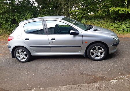 Peugeot 206 4 Türig, TÜV neu