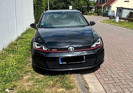 VW Golf Volkswagen 2.0 TSI BMT GTI Performance GTI Performance