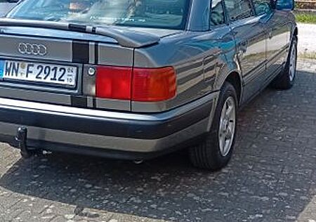 Audi 100