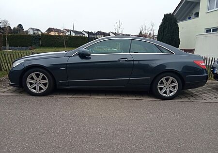 Mercedes-Benz E 220 Coupé CDI BlueEFFICIENCY AVANTG....