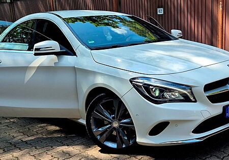 Mercedes-Benz CLA 180 Urban / Limousine