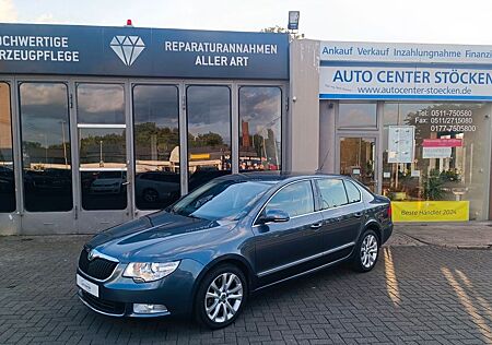 Skoda Superb Elegance 4X4 DSG LEDER NAVI SSD PDC XENON