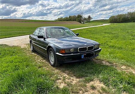 BMW 750i E38 V12