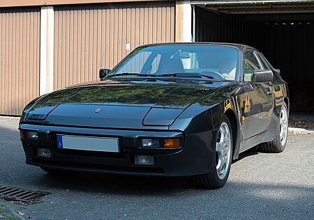 Porsche 944
