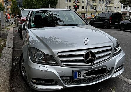 Mercedes-Benz C 180 Avantgarde, scheckheftgepflegt