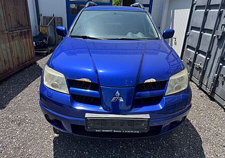 Mitsubishi Outlander 2.4 Intense Allrad, 4 × 4