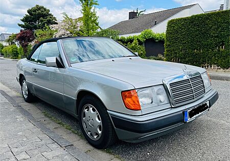 Mercedes-Benz 320 E / 300E 2. Hand Scheckheft unter 60000km