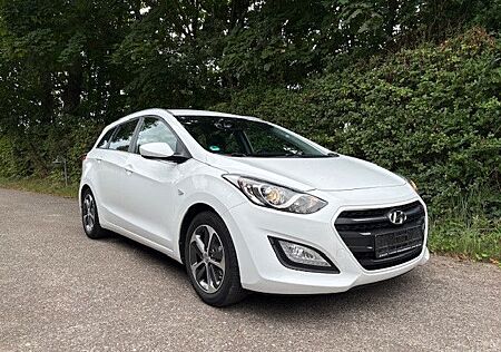 Hyundai i30 cw blue Trend , erst 51 000 KM