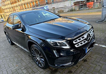 Mercedes-Benz GLA 180 AMG Line AMG Line
