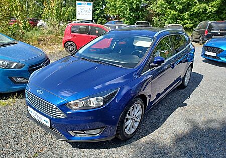 Ford Focus 1,5 ** Titanium / Navi ** mit Garantie