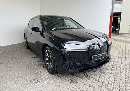 BMW iX xDrive45 Tageszulassung 25%
