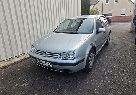 VW Golf Volkswagen 1.9TDI 74 kW