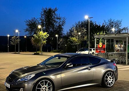 Hyundai Genesis Coupé 2.0T - mit paar Extras