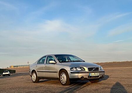 Volvo S60 2.4 L