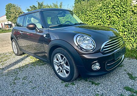 Mini Cooper mit Einparkhilfe, Leder, Bi Xenon