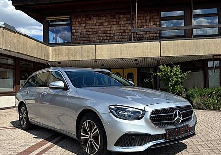 Mercedes-Benz E 220 d T Autom. -