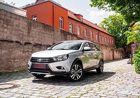 Lada Vesta CROSS Kamera !!! NUR 2000 KM original !!!