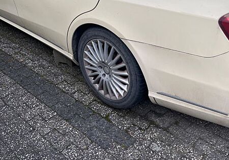 Mercedes-Benz 200 E200