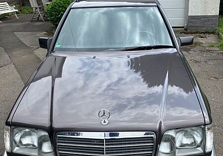 Mercedes-Benz E 220 T AHK,Klima,Leder,Alu,SD,eFHv, HU 07/27