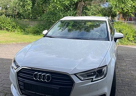 Audi A3 Sportback 1.5 TFSI weiß 150 PS