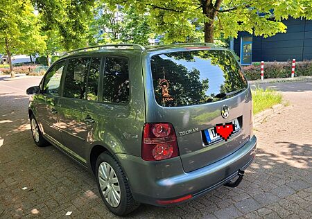 VW Touran Volkswagen 1.6 KLIMAAUTO+7-SITZER TÜV NEUE