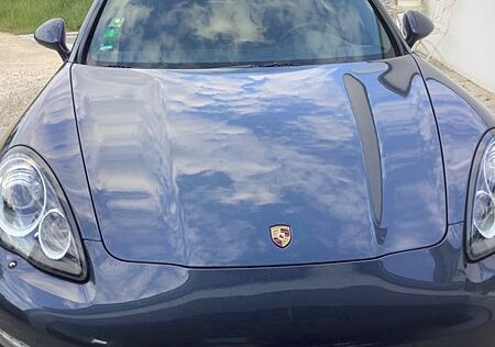 Porsche Panamera 4S S