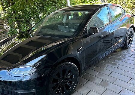 Tesla Model 3 Allradantrieb mit Dualmotor Long Ran...