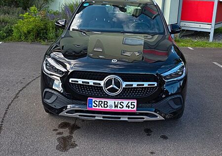Mercedes-Benz GLA 220 d 4MATIC PANO,MBUX,BURMESTER,KEYLESS GO