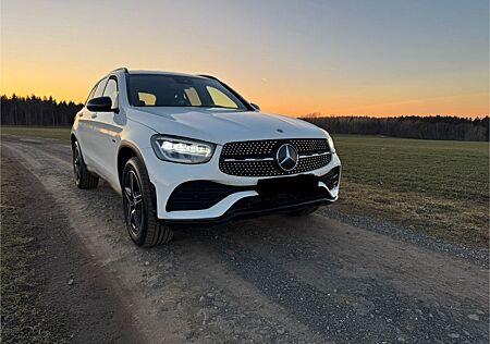 Mercedes-Benz GLC 300 GLC 300DE 4MATIC LED AHK NAVI LEDER