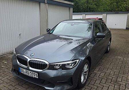 BMW 320i Advantage LED/LCP/Leder/SHG/ParkAss/BuiProf