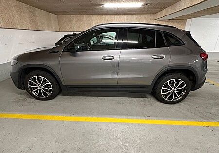 Mercedes-Benz EQA 250-AMG+360°Kamera+Panorama+Business-Paket