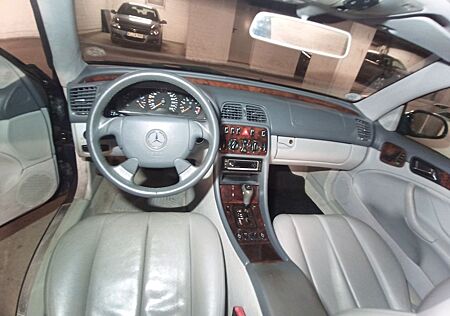 Mercedes-Benz CLK 320 ELEGANCE Leder Xenon Tempomat