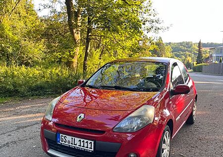 Renault Clio TomTom Edition 1.2 16V 75PS