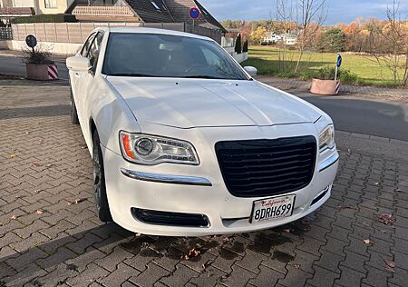 Chrysler 300C mit 20Zoll HellCat Felgen