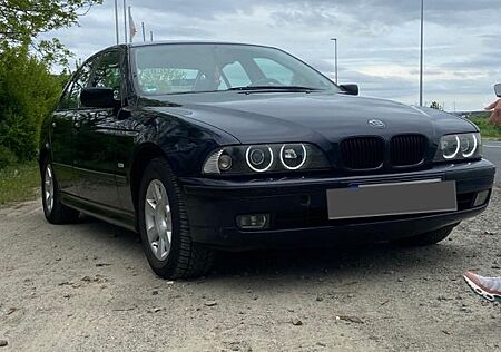 BMW 528i