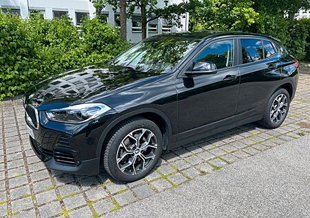 BMW X2 xDrive20i Advantage Steptronic Advantage Pano