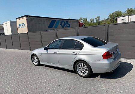 BMW 318i Edition Lifestyle Edition Lifestyle