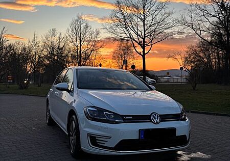 VW Golf Volkswagen e-