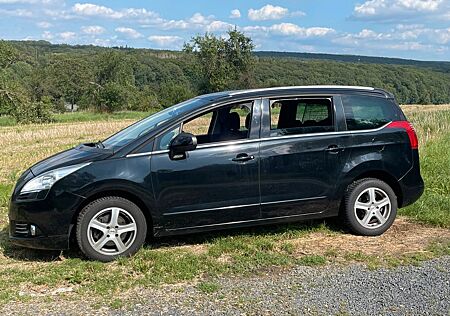 Peugeot 5008 1.6 Platinum 155 THP, Panoramad. + 4 Räder