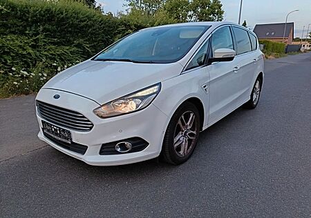 Ford S-Max Titanium