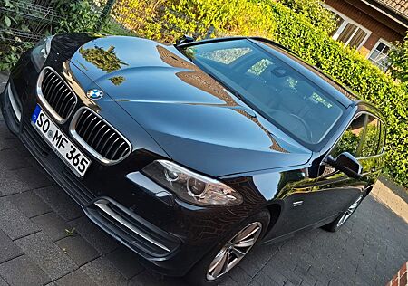 BMW 525d xDrive Touring A Luxury Line Luxury Line