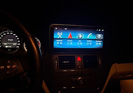 Mercedes-Benz 220