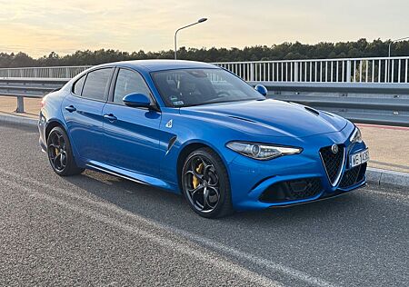 Alfa Romeo Giulia 2.9 V6 AT8 Quadrifoglio Misano Blau