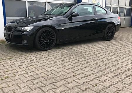 BMW 320i Coupé -