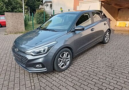 Hyundai i20 1.0 Automatik Advantage + Navi,Kam,Shz 1Hand