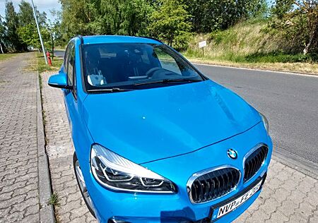 BMW 2er 220 Gran Tourer 220d xDrive Steptronic M Spo...