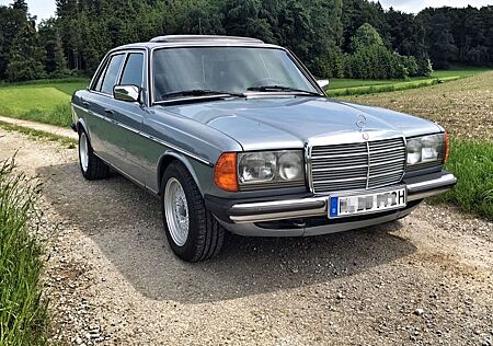 Mercedes-Benz 230 230E (W123)