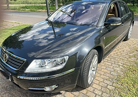 VW Phaeton Volkswagen 4.2 V8 4MOTION Tiptronic 4-Sitzer -