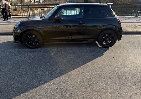 Mini Cooper S Coupe - EZ 10/2024, Voll XL Paket - JCW