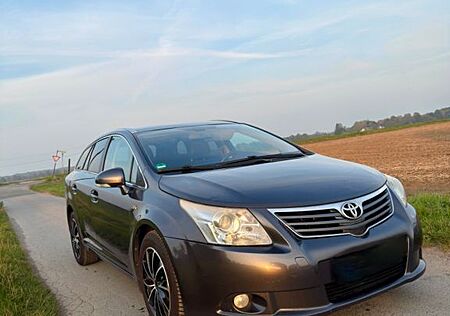 Toyota Avensis Combi Executive 2.2 D-4D Automatik E...
